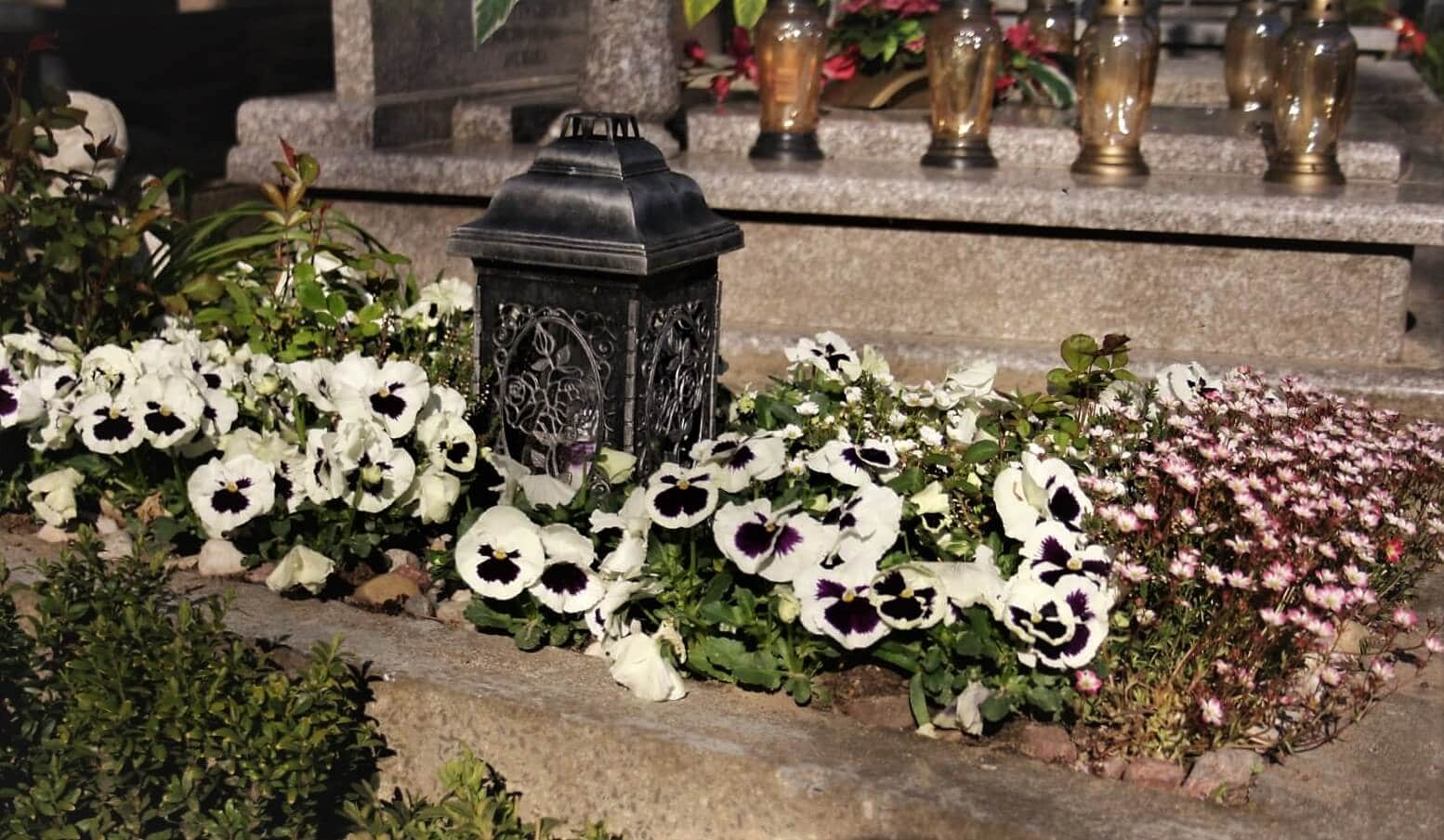 Organizacja pogrzebu – jakie usługi można zlecić firmie funeralnej?
